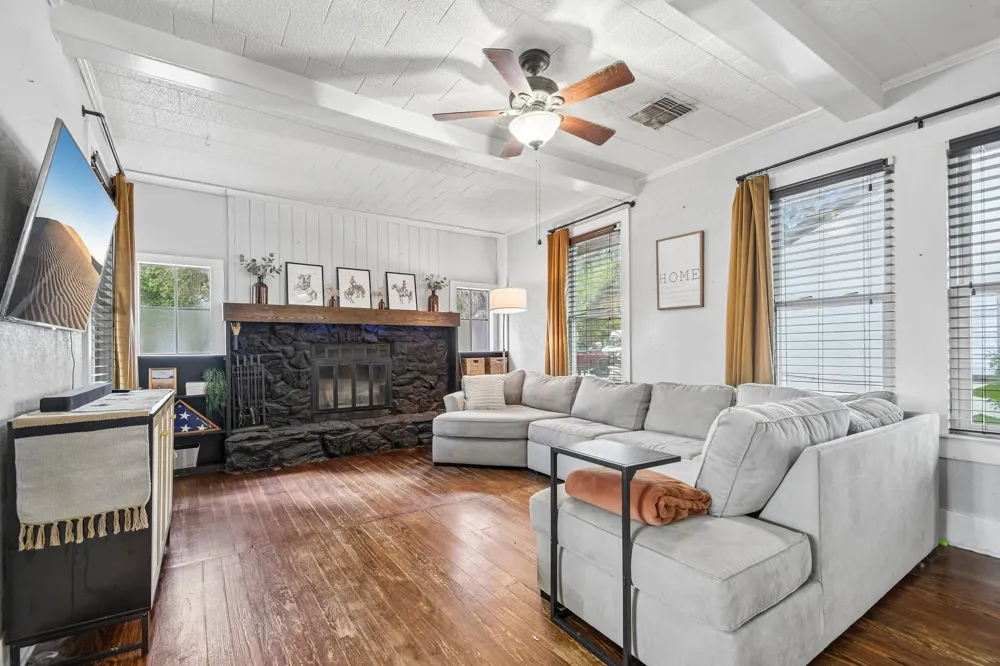802 Hudgins Street Smithville, TX 78957