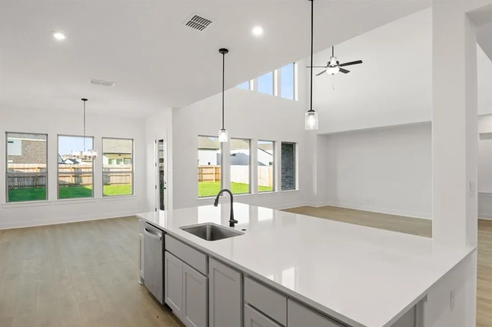 373 Hollister Drive Liberty Hill, TX 78642