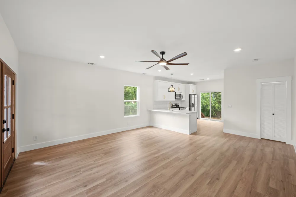 2102 S Church Street Georgetown, TX 78626