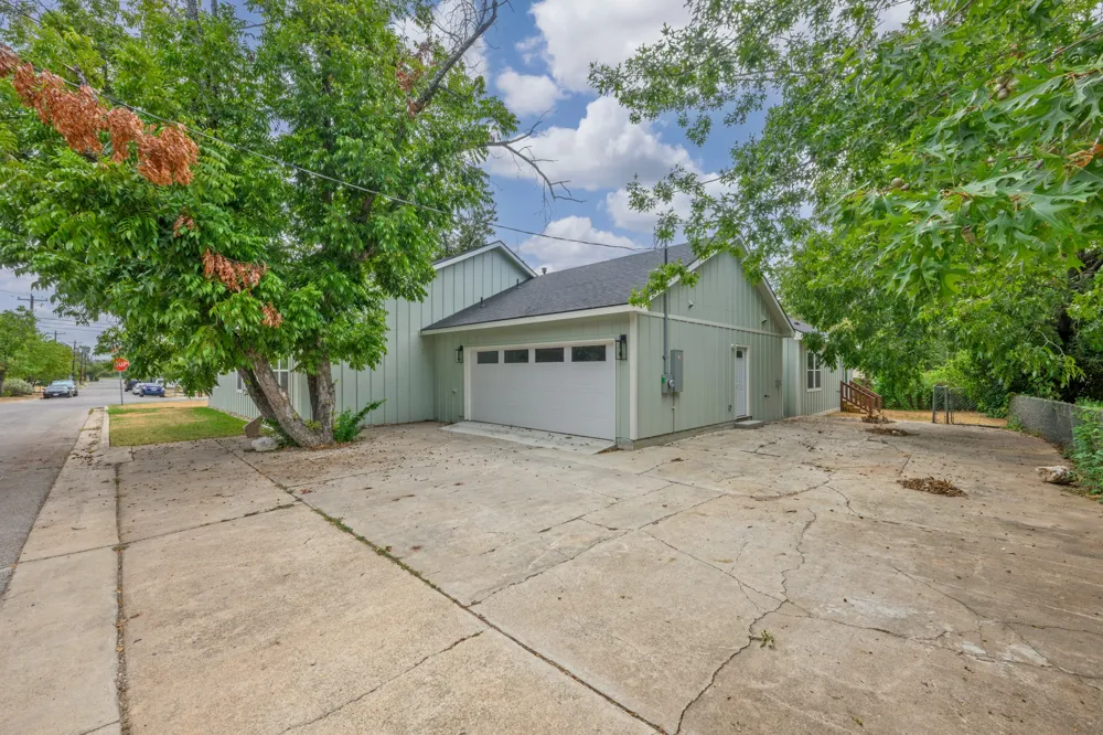 2102 S Church Street Georgetown, TX 78626