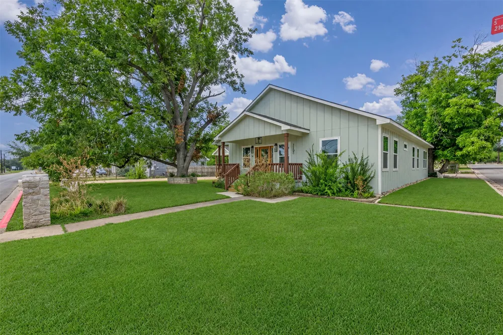 2102 S Church Street Georgetown, TX 78626