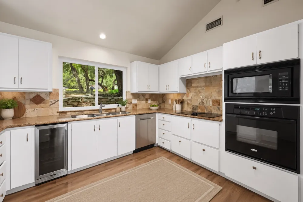 224 Hurst Creek Road Lakeway, TX 78734