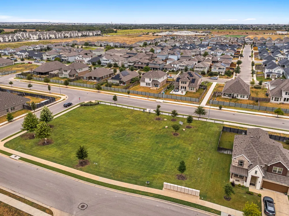 602 Pulitzer Drive Hutto, TX 78634