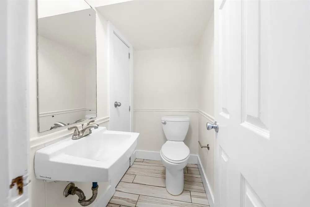 2806 Skyway Circle #101 Austin, TX 78704