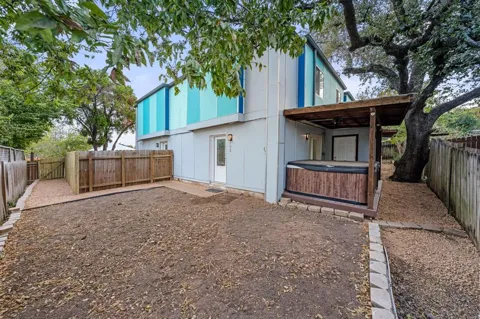 2806 Skyway Circle #101