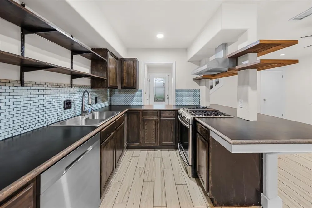 2806 Skyway Circle #101 Austin, TX 78704