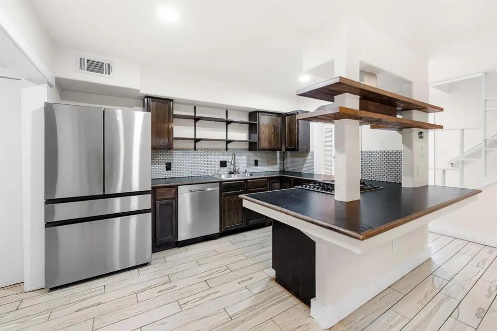 2806 Skyway Circle #101 Austin, TX 78704