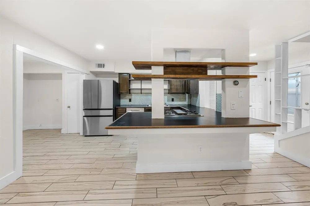 2806 Skyway Circle #101 Austin, TX 78704