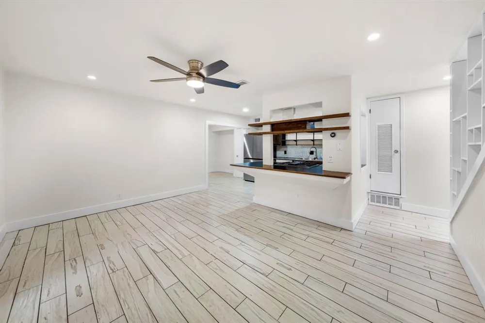 2806 Skyway Circle #101 Austin, TX 78704