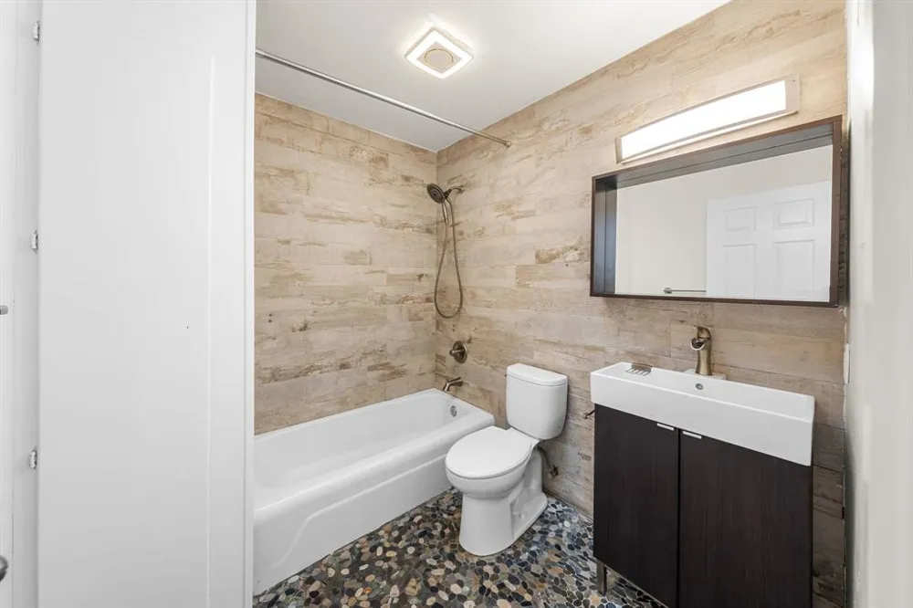 2806 Skyway Circle #101 Austin, TX 78704