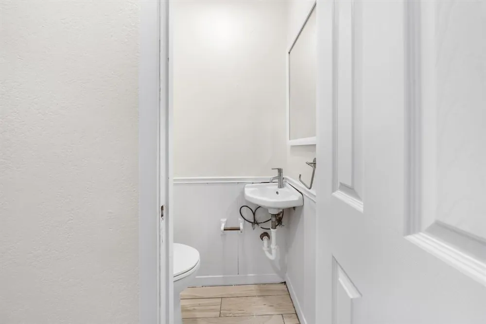 2806 Skyway Circle #101 Austin, TX 78704
