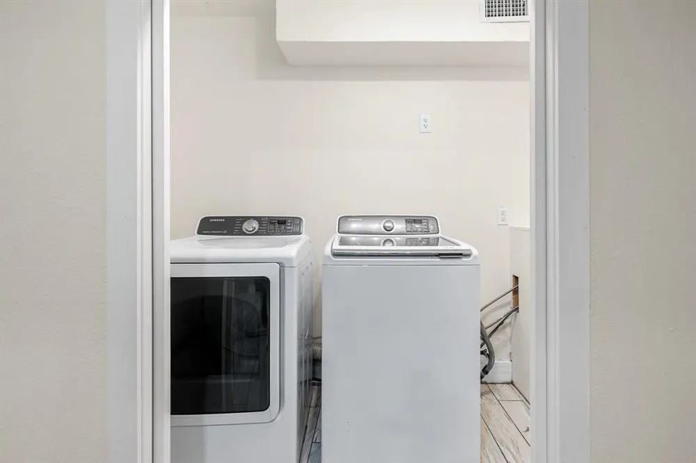 2806 Skyway Circle #101 Austin, TX 78704