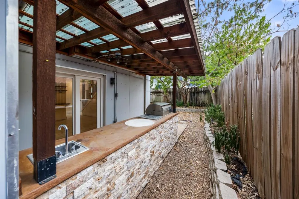 2806 Skyway Circle #101 Austin, TX 78704