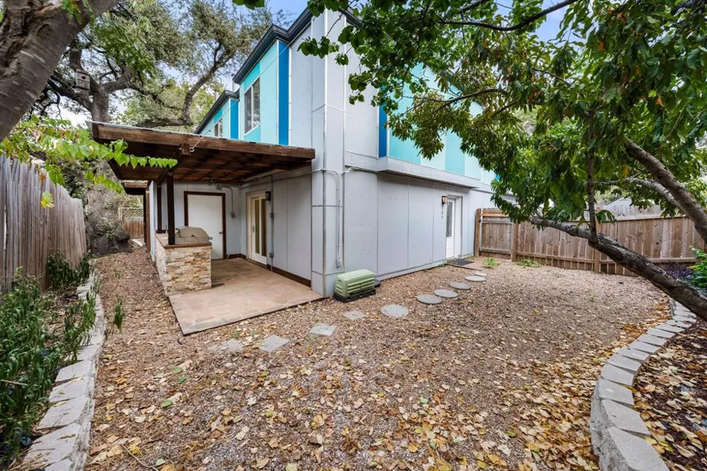 2806 Skyway Circle #101 Austin, TX 78704