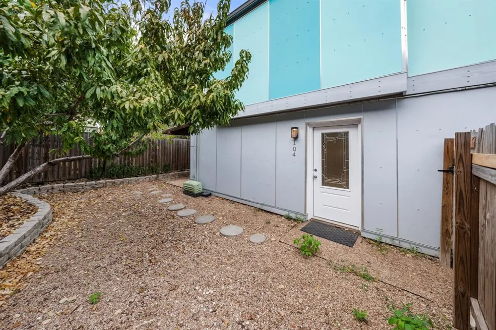 2806 Skyway Circle #101 Austin, TX 78704