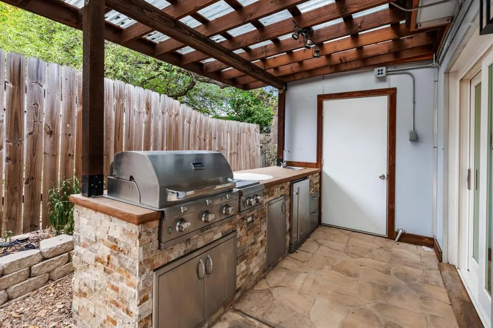 2806 Skyway Circle #101 Austin, TX 78704