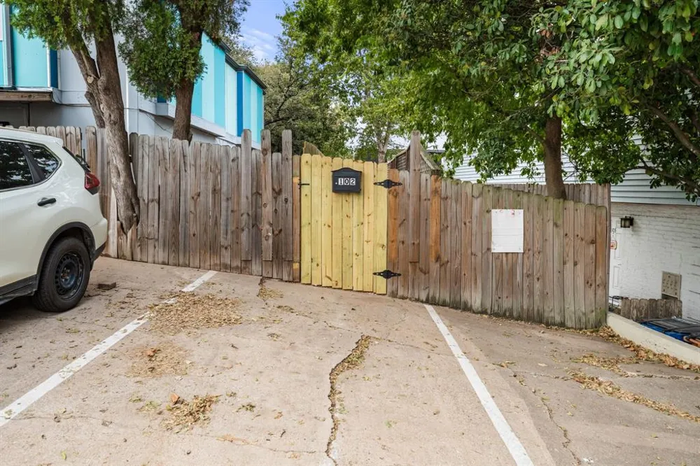 2806 Skyway Circle #101 Austin, TX 78704