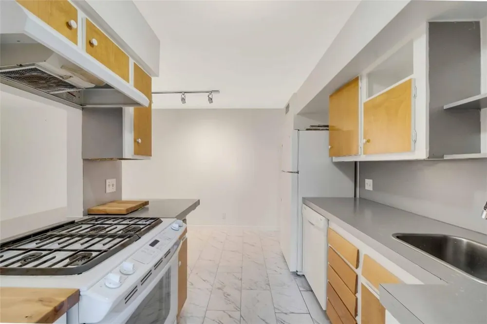 2806 Skyway Circle #101 Austin, TX 78704