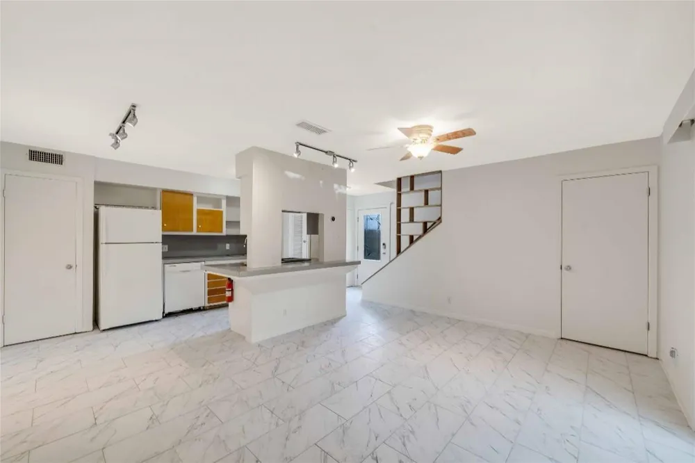 2806 Skyway Circle #101 Austin, TX 78704