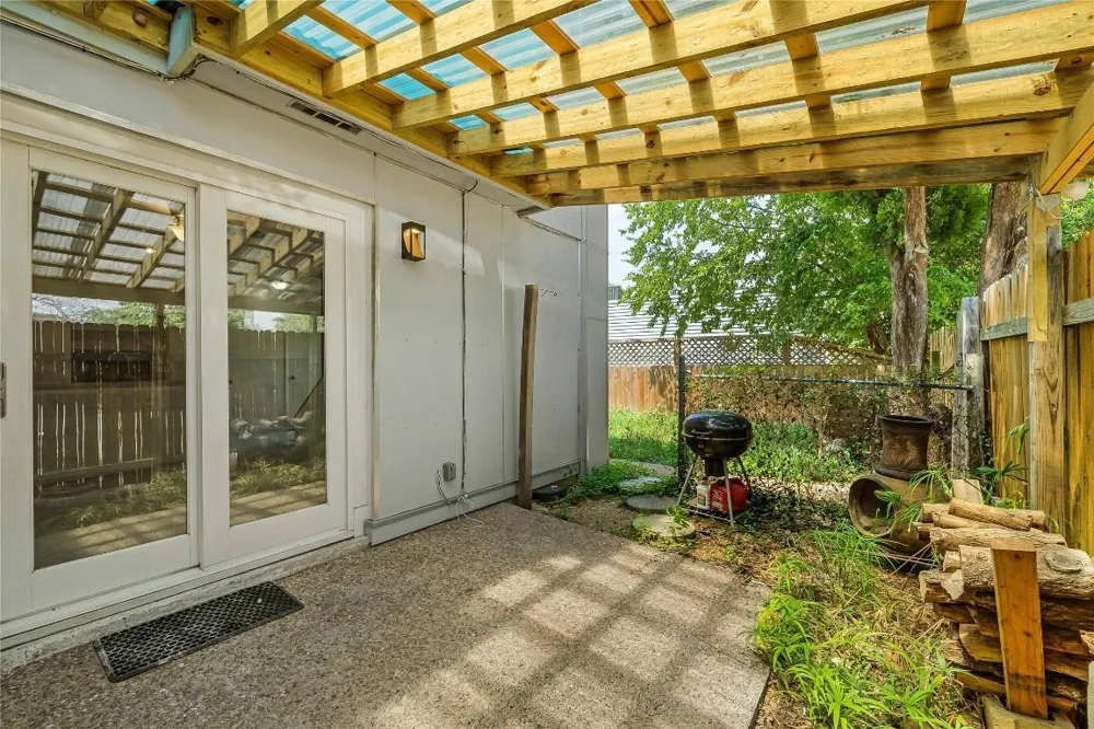 2806 Skyway Circle #101 Austin, TX 78704