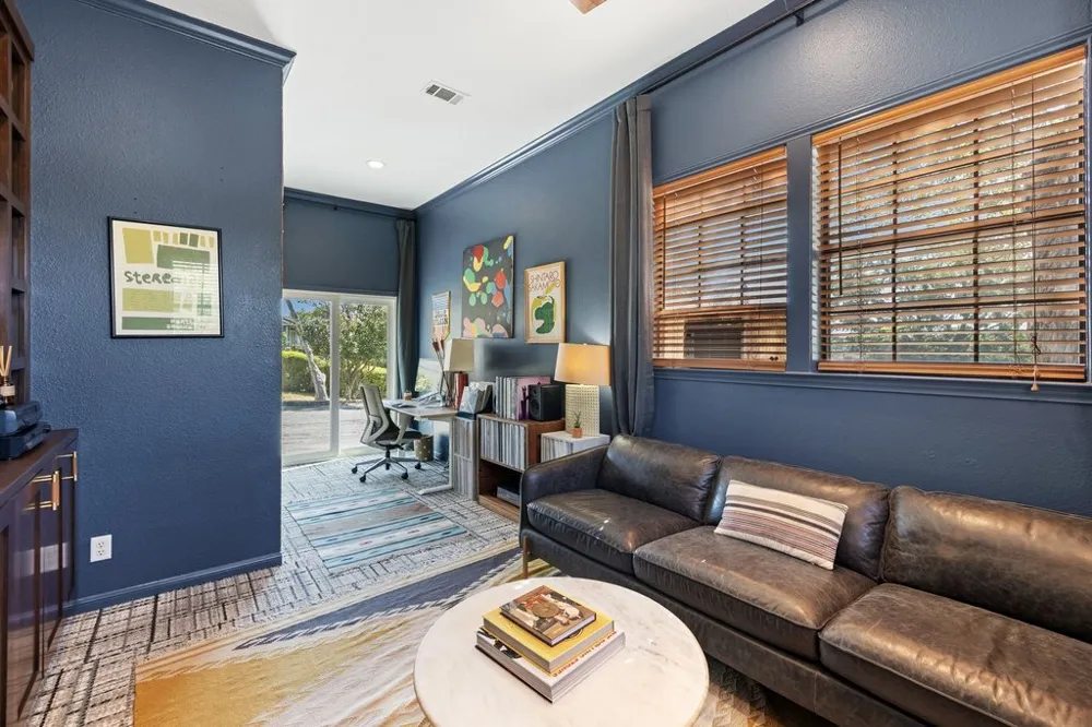 124 Lakeway Drive Lakeway, TX 78734