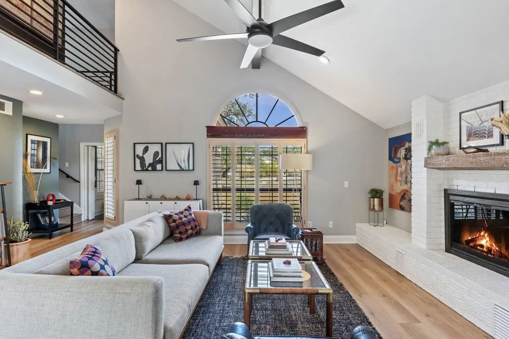 124 Lakeway Drive Lakeway, TX 78734