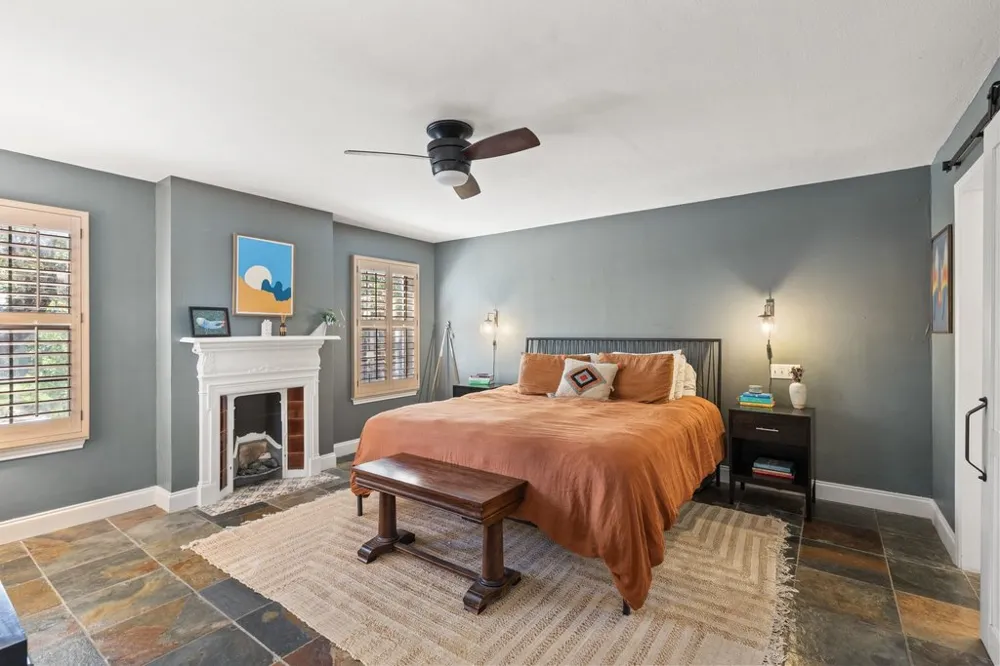124 Lakeway Drive Lakeway, TX 78734