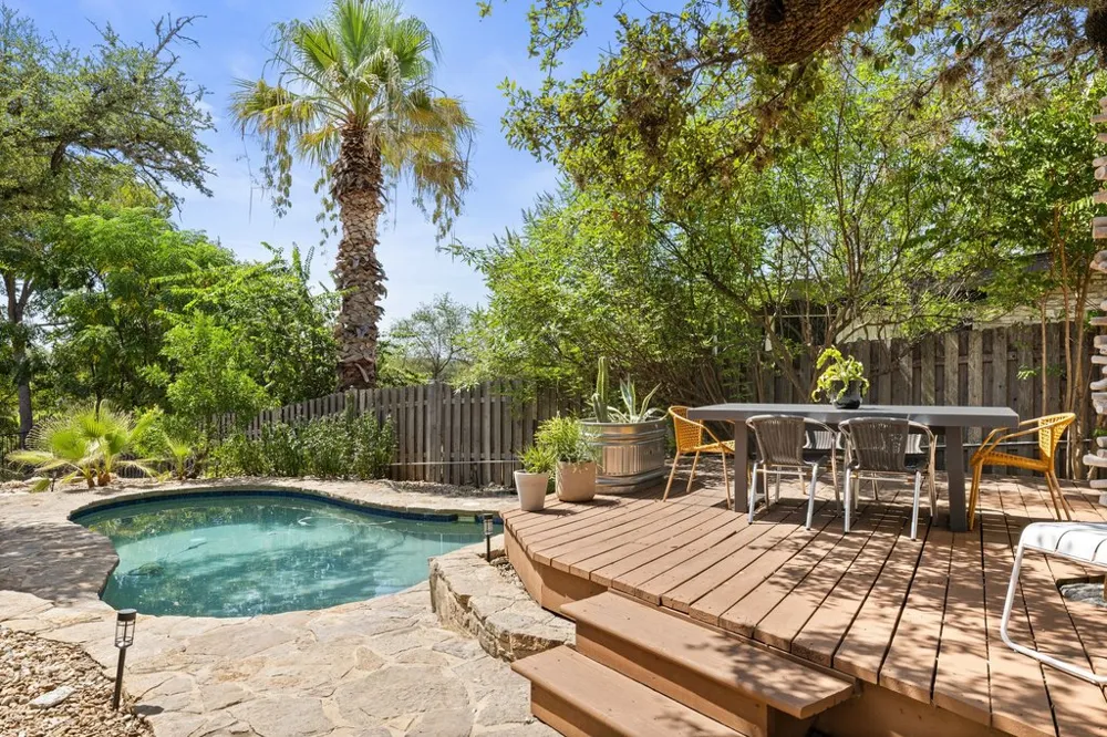124 Lakeway Drive Lakeway, TX 78734