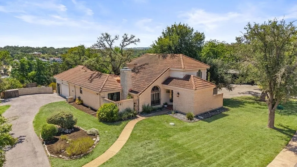 124 Lakeway Drive Lakeway, TX 78734