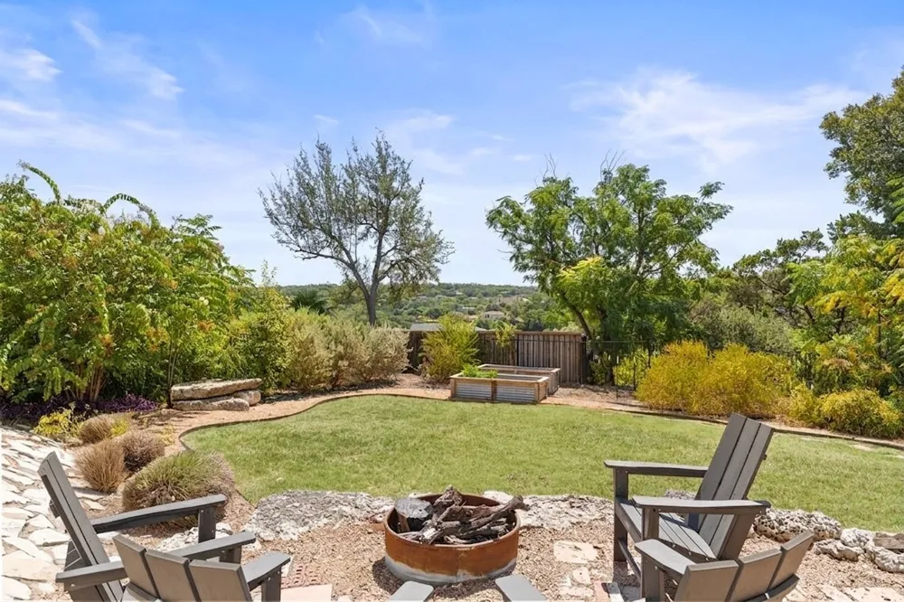 124 Lakeway Drive Lakeway, TX 78734