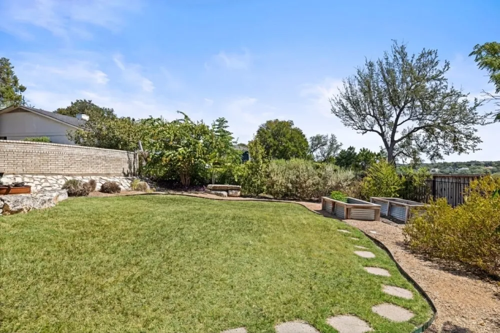 124 Lakeway Drive Lakeway, TX 78734
