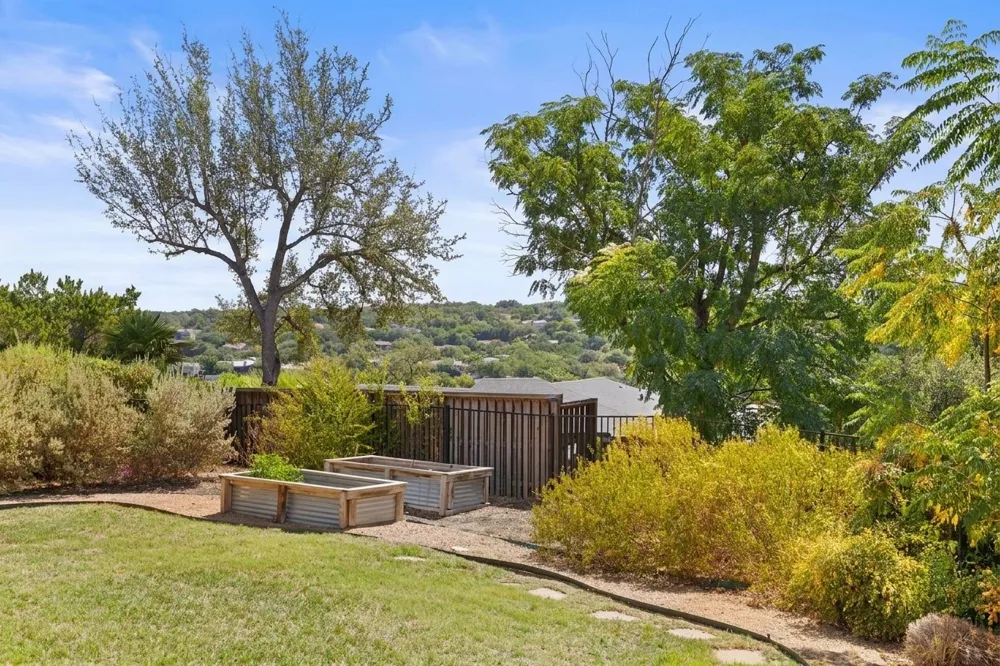 124 Lakeway Drive Lakeway, TX 78734