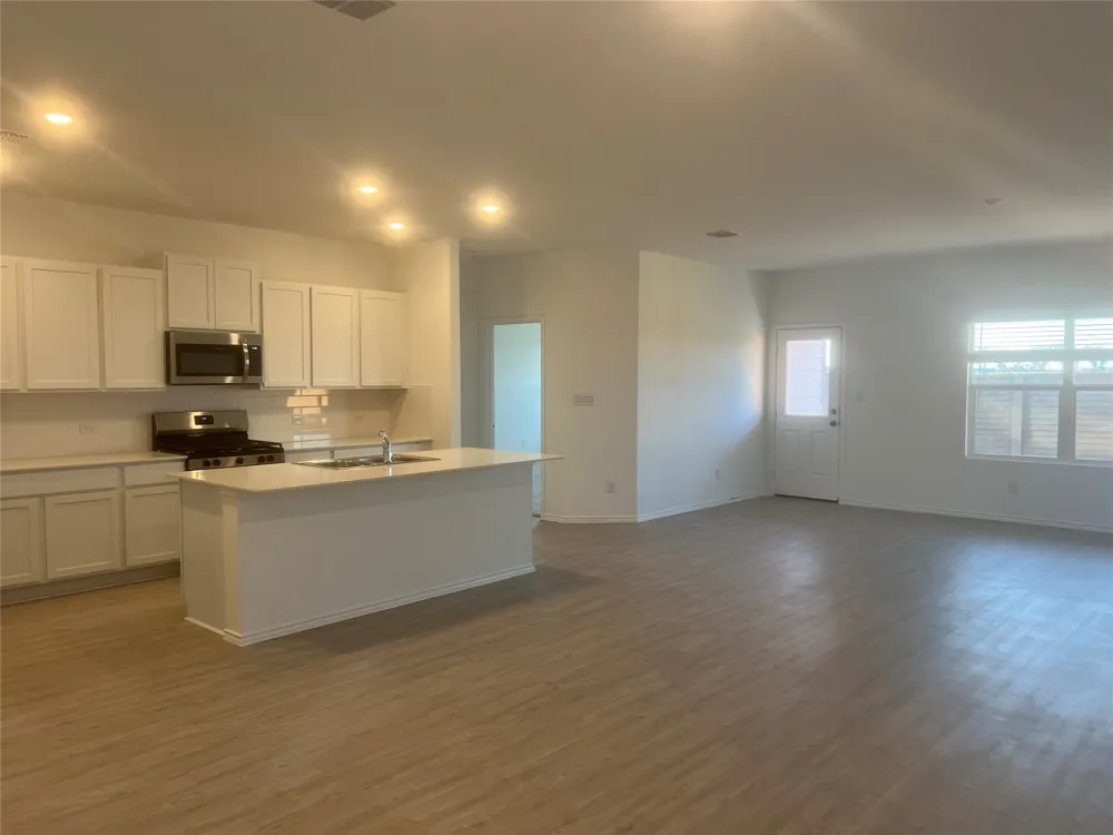 539 Avre Loop Kyle, TX 78640
