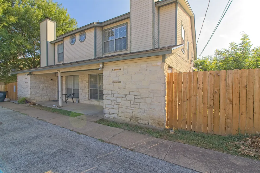 2211 Creekside Lane #B Georgetown, TX 78626