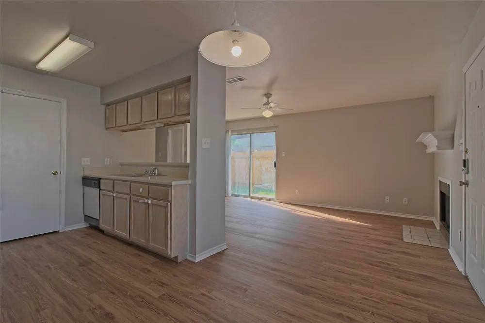 2211 Creekside Lane #B Georgetown, TX 78626