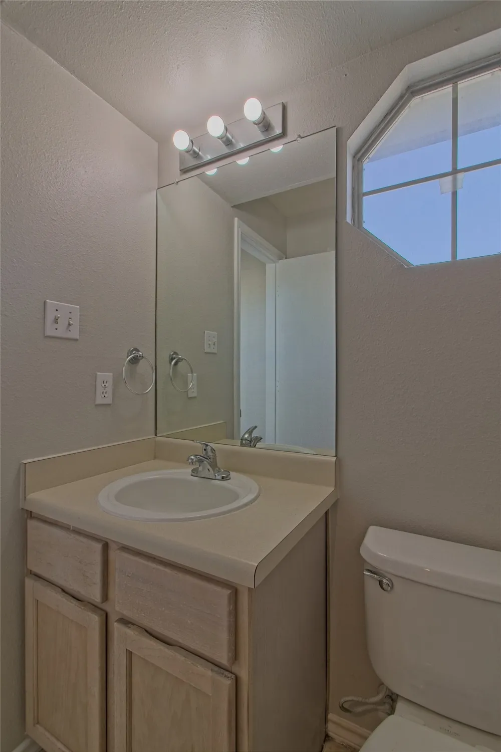 2211 Creekside Lane #B Georgetown, TX 78626