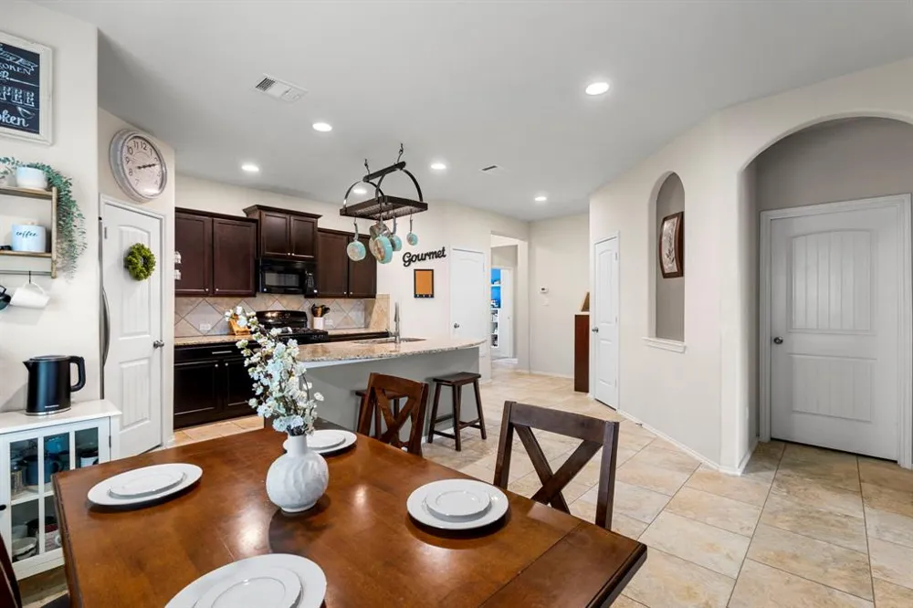 325 Vermilion Marble Trail Buda, TX 78610