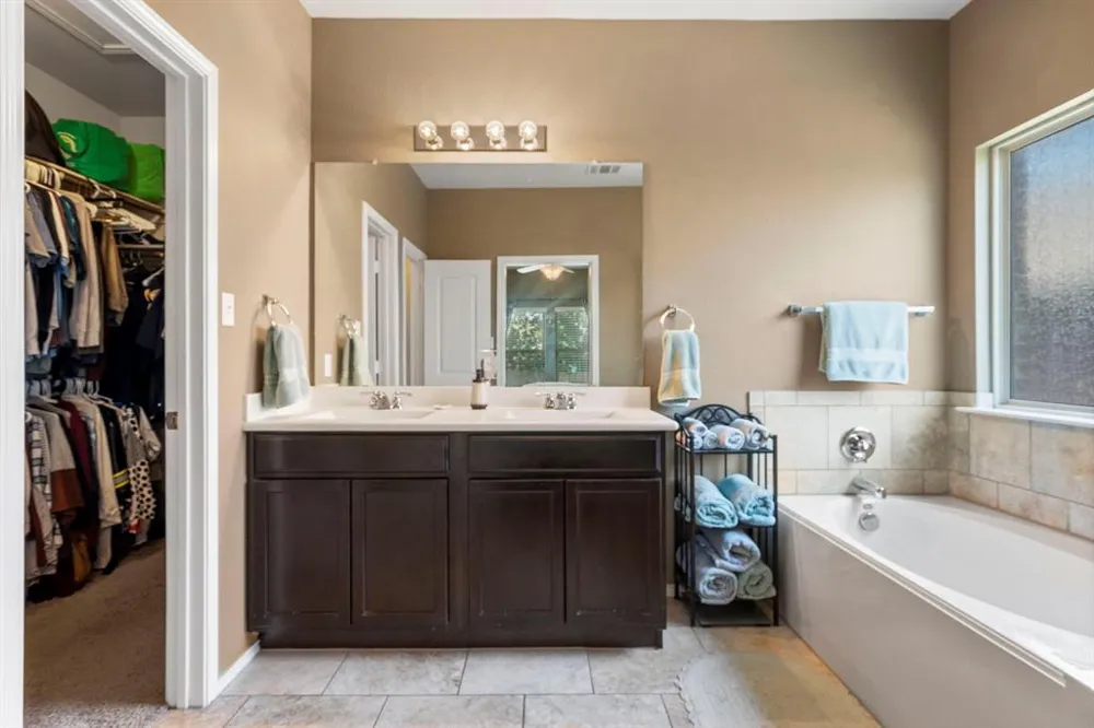 325 Vermilion Marble Trail Buda, TX 78610