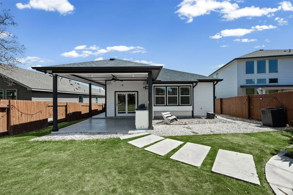 140 Caterpillar Lane Georgetown, TX 78628