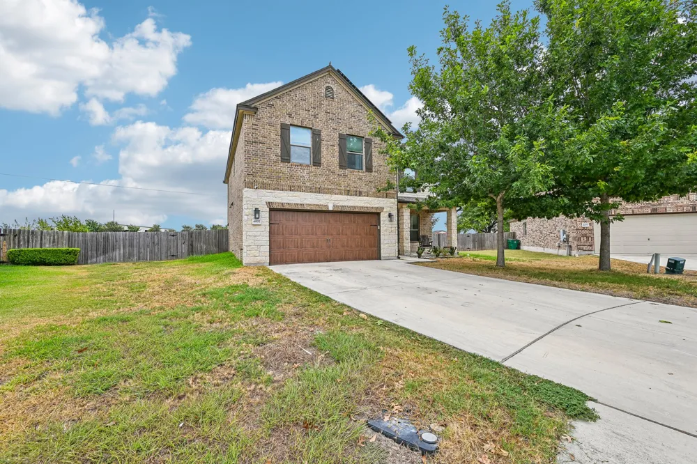 4002 Kings Canyon Drive Taylor, TX 76574