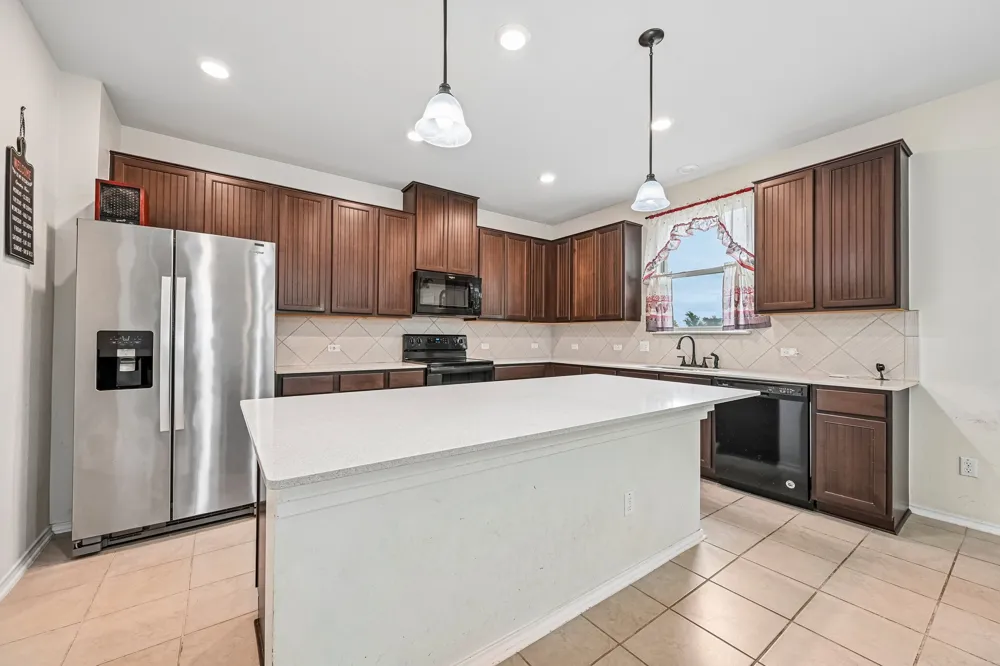 4002 Kings Canyon Drive Taylor, TX 76574