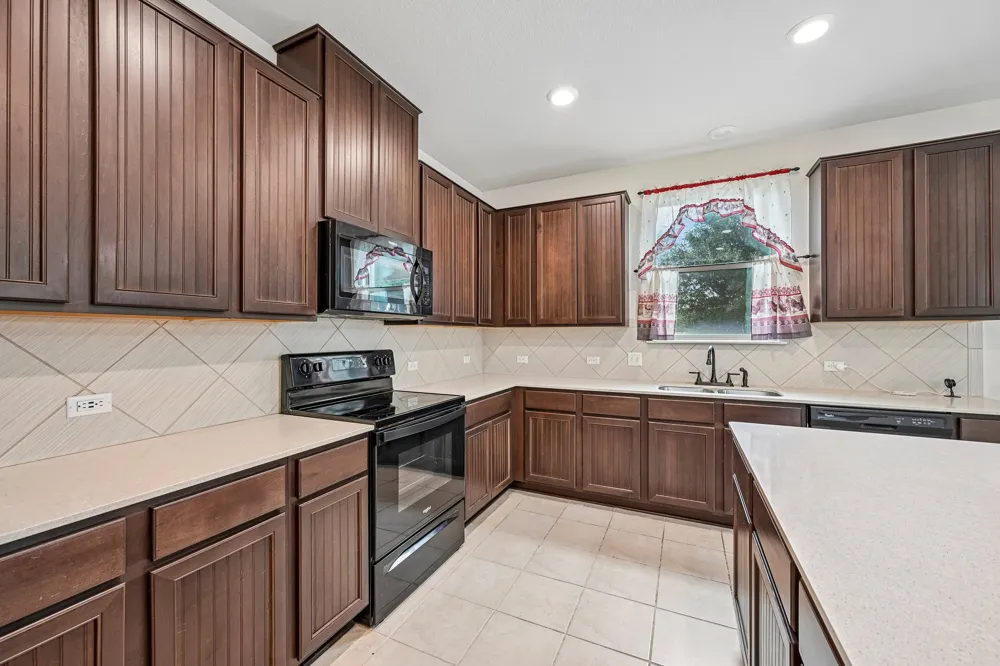 4002 Kings Canyon Drive Taylor, TX 76574