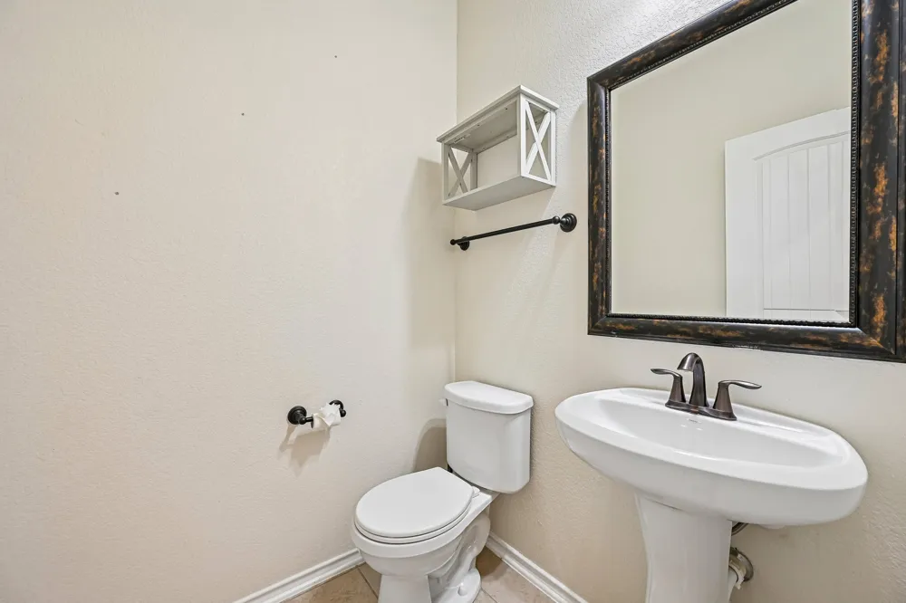 4002 Kings Canyon Drive Taylor, TX 76574