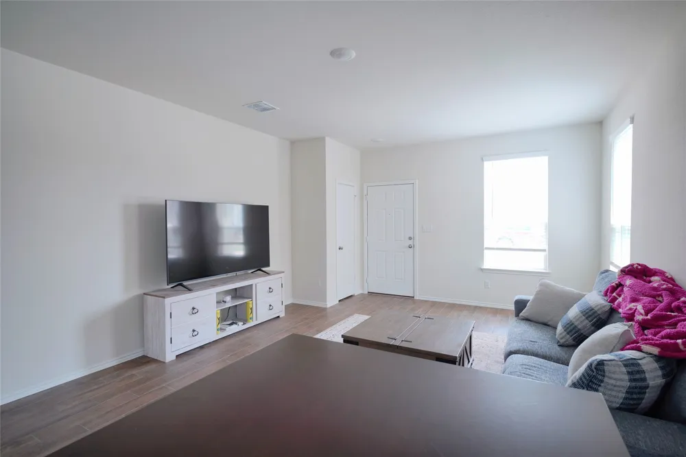545 Tree Nut Loop Buda, TX 78610