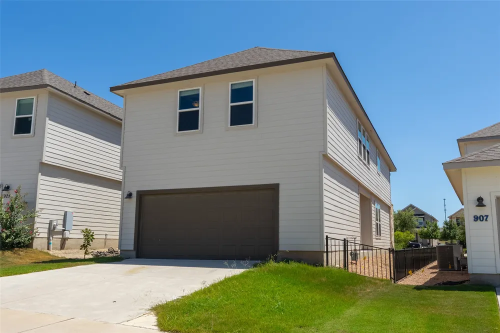 917 Lone Peak Way Dripping Springs, TX 78620