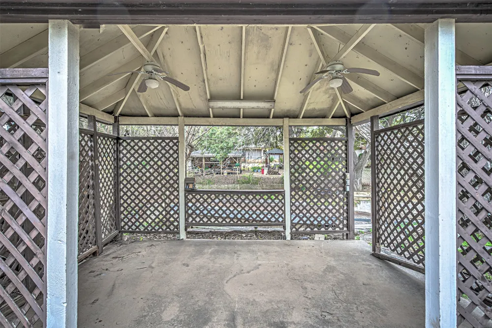 5304 Bedford Kingsland, TX 78639