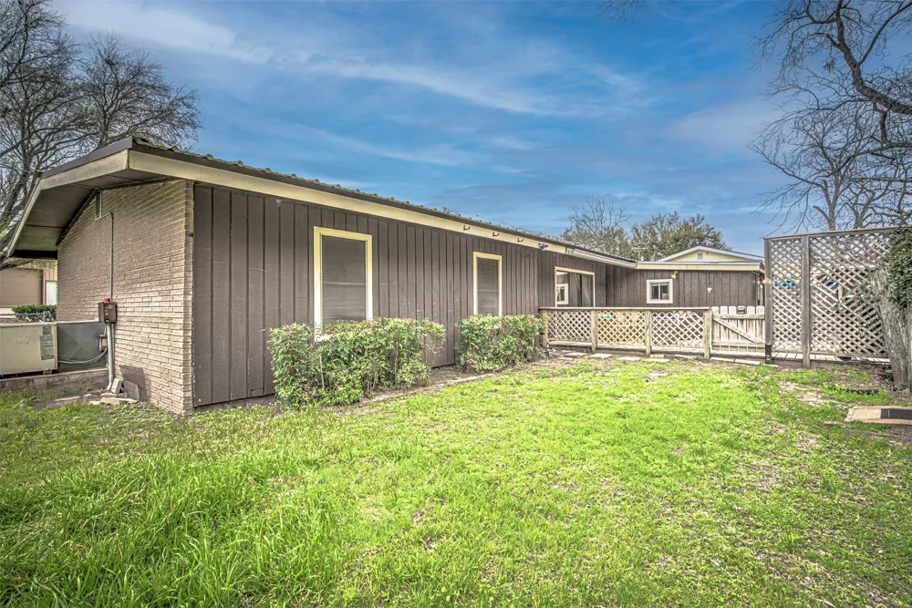 5304 Bedford Kingsland, TX 78639