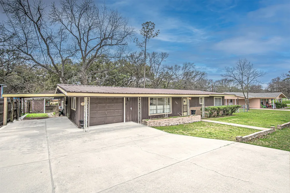 5304 Bedford Kingsland, TX 78639