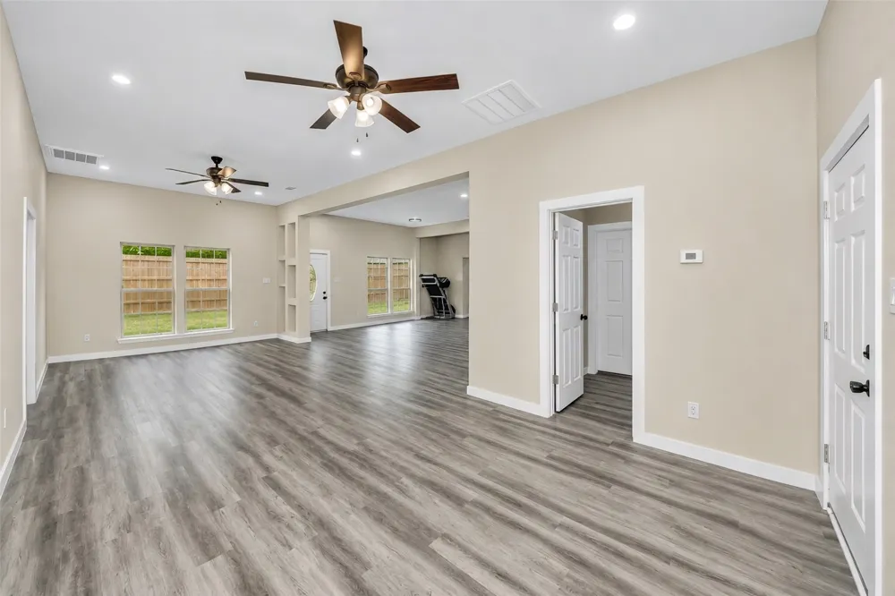 1714 Meadowbrook Lane Irving, TX 75061