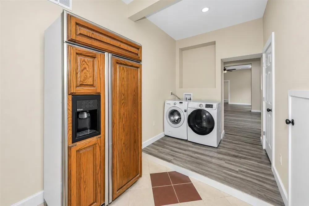 1714 Meadowbrook Lane Irving, TX 75061